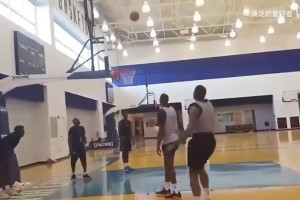 谁的进攻更丝滑？18年雷霆队内单挑：安东尼vs乔治