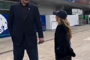 两人有说有笑~😆1米75的谷爱凌在2米26姚明身边好小一只