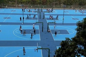 篮球在中国还是太普及了！周末的下午 操场12个篮球场满员